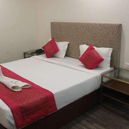 Hotel Sea N Sand - Berries Group Дігха Екстер'єр фото