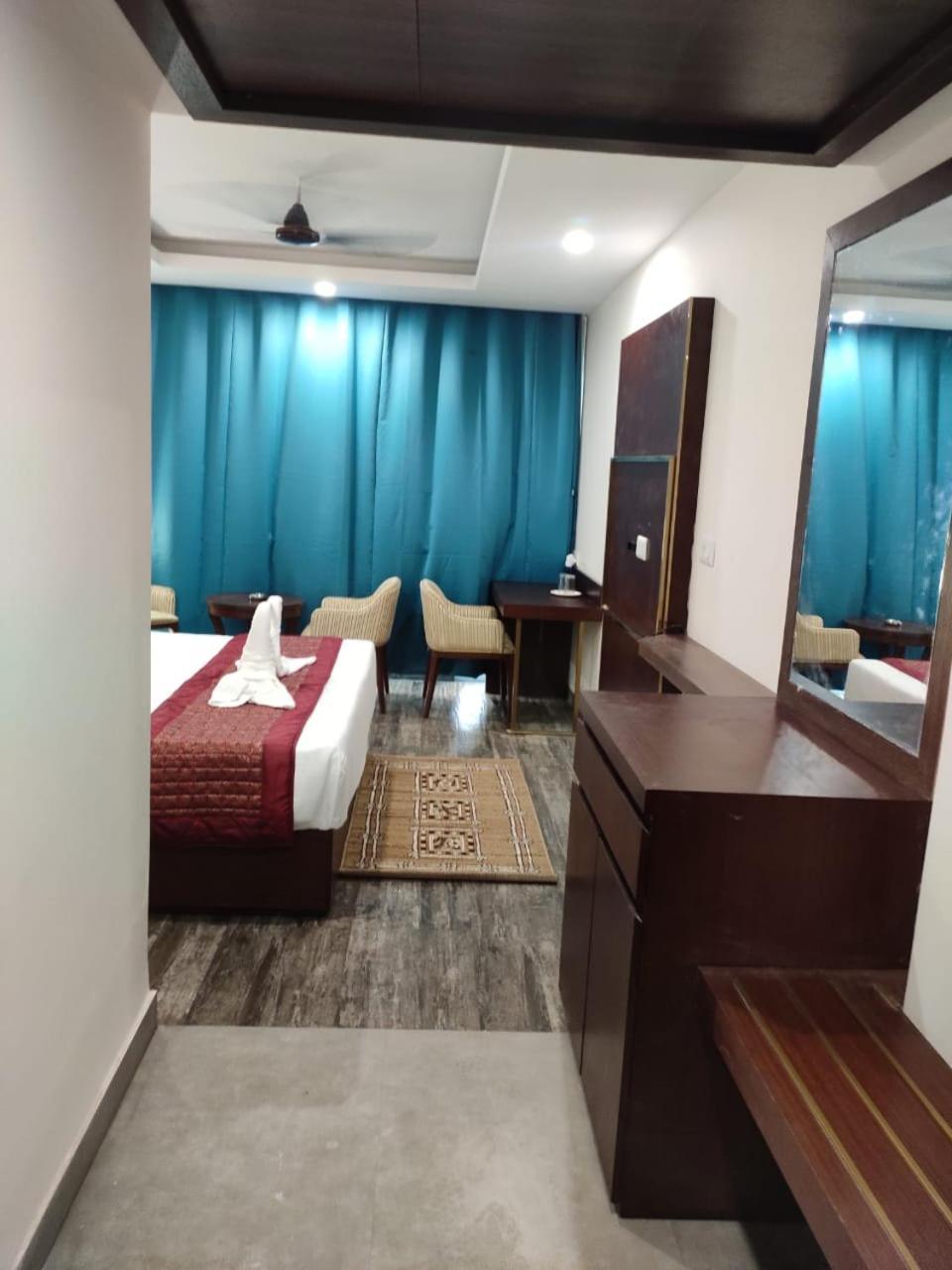 Hotel Sea N Sand - Berries Group Дігха Екстер'єр фото